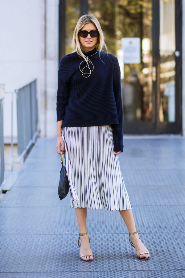 40 Elegant Skirt Outfits For Working Women – Office Salt