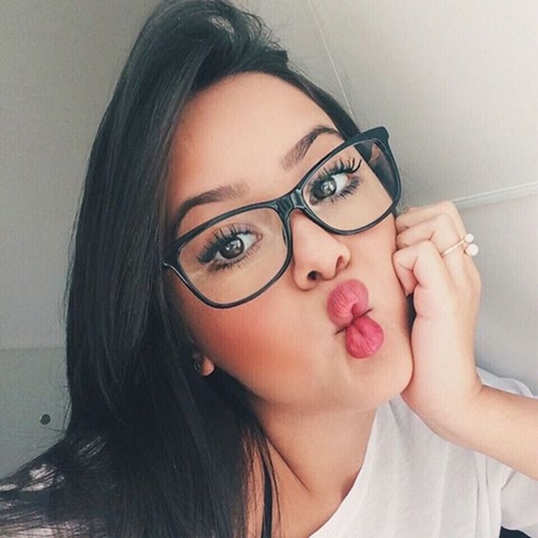 45 Cute Selfie Poses For Girls To Look Super Awesome – Office Salt