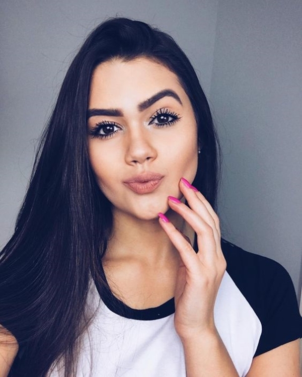 45 Cute Selfie Poses For Girls To Look Super Awesome