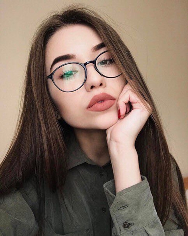 45 Cute Selfie Poses For Girls To Look Super Awesome – Office Salt